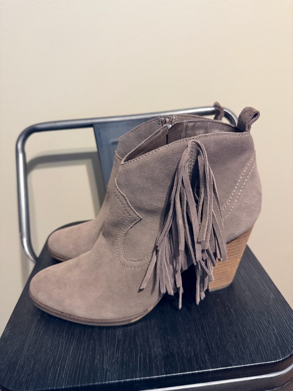 Steve Madden Fringe Suede Ankle Boots Taupe Western Boho Size 10 - Picture 6 of 11
